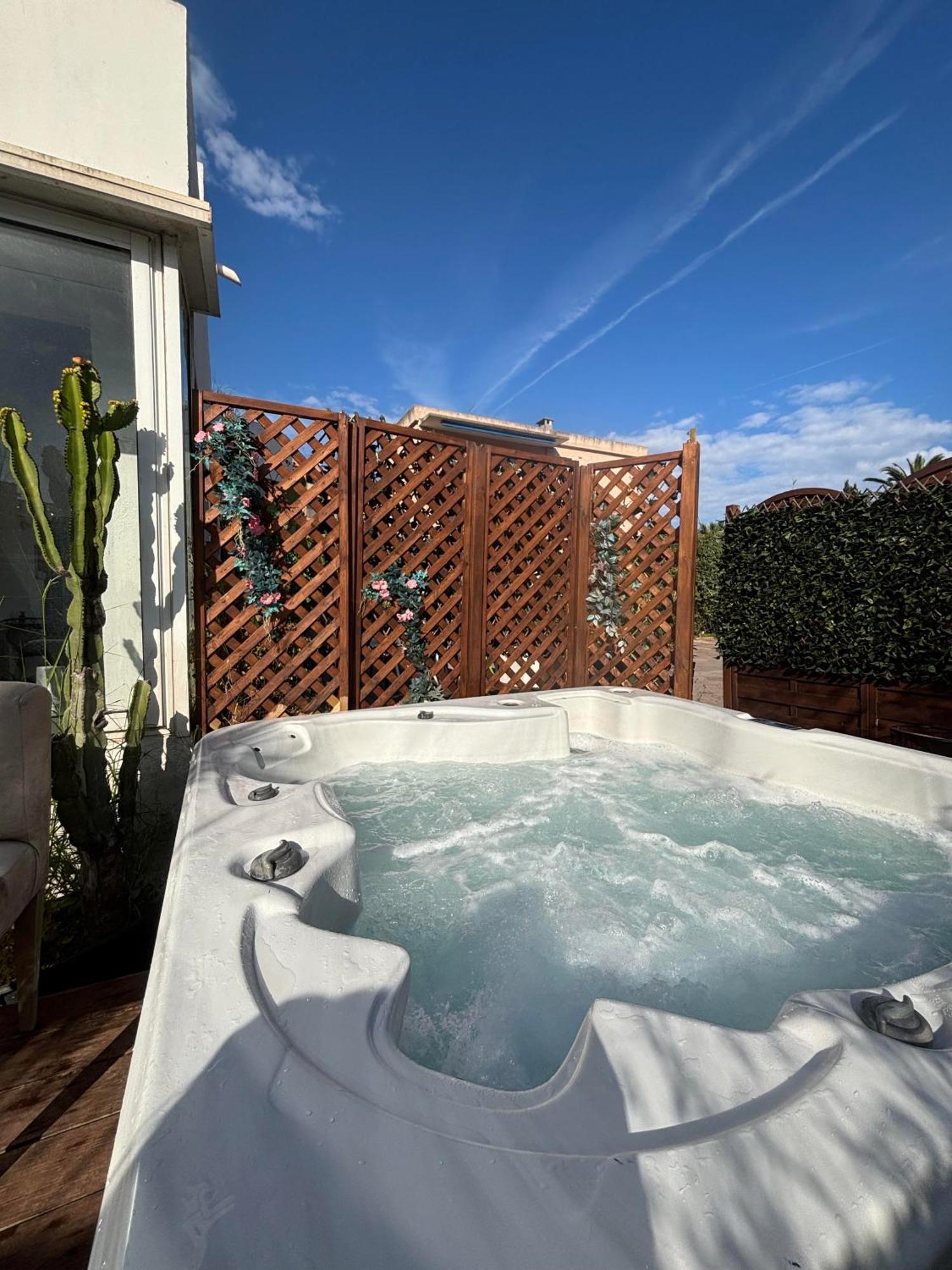 Hotel Sable Et Soleil - Port, Plage Et Jacuzzi Prive Fréjus 외부 사진