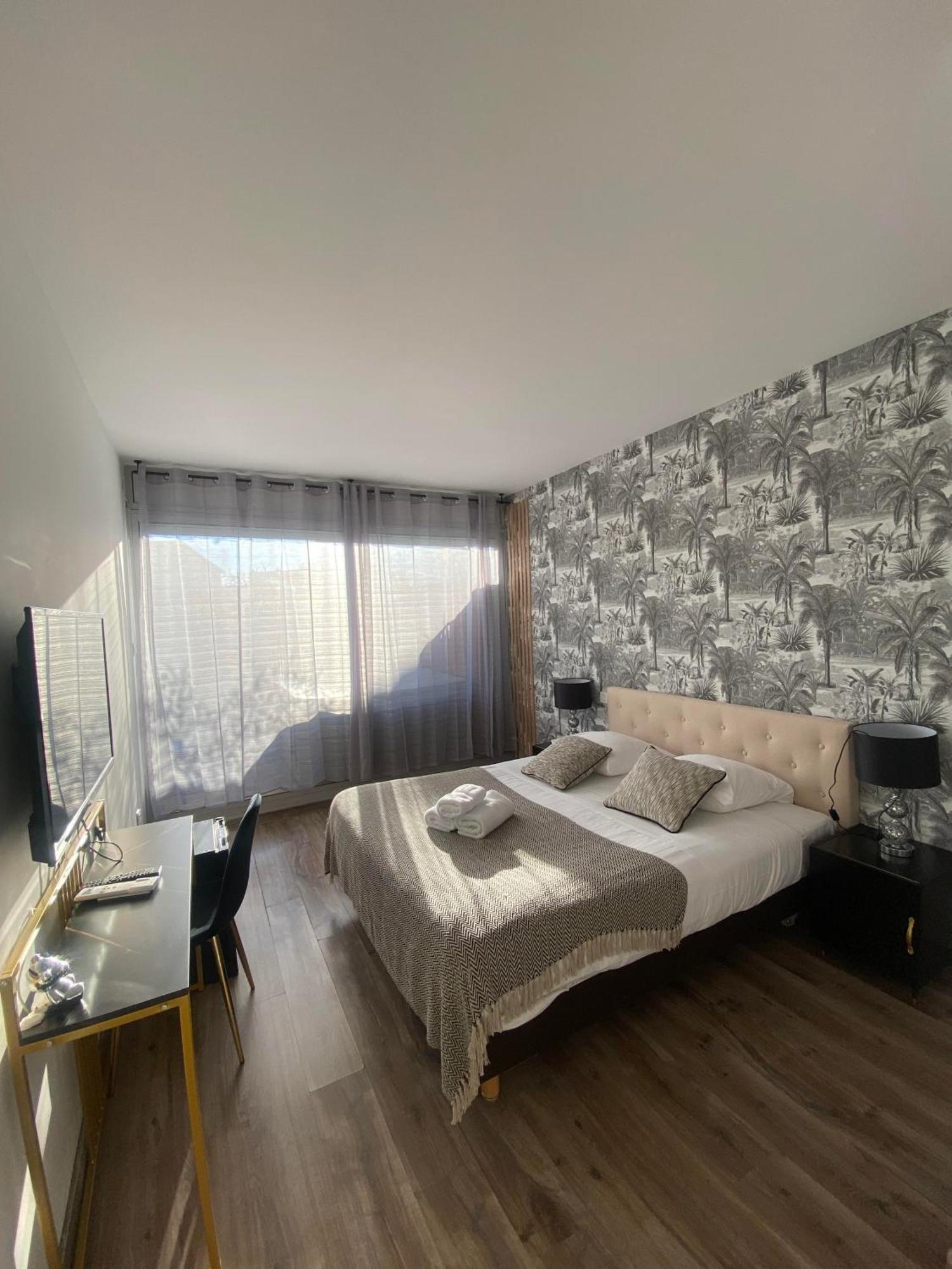 Hotel Sable Et Soleil - Port, Plage Et Jacuzzi Prive Fréjus 외부 사진