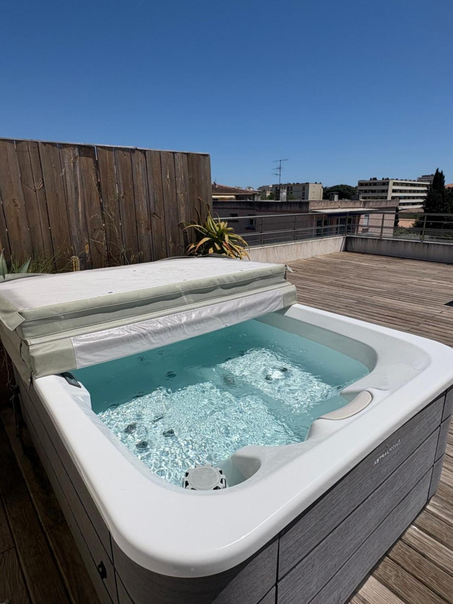 Hotel Sable Et Soleil - Port, Plage Et Jacuzzi Prive Fréjus 외부 사진