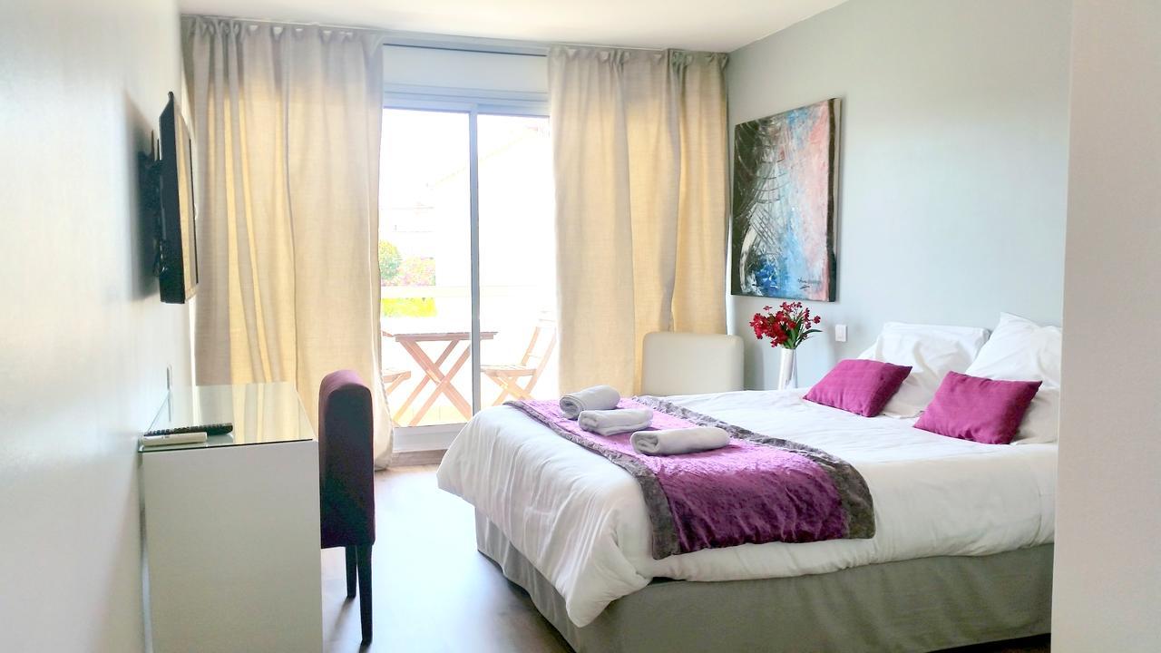 Hotel Sable Et Soleil - Port, Plage Et Jacuzzi Prive Fréjus 객실 사진