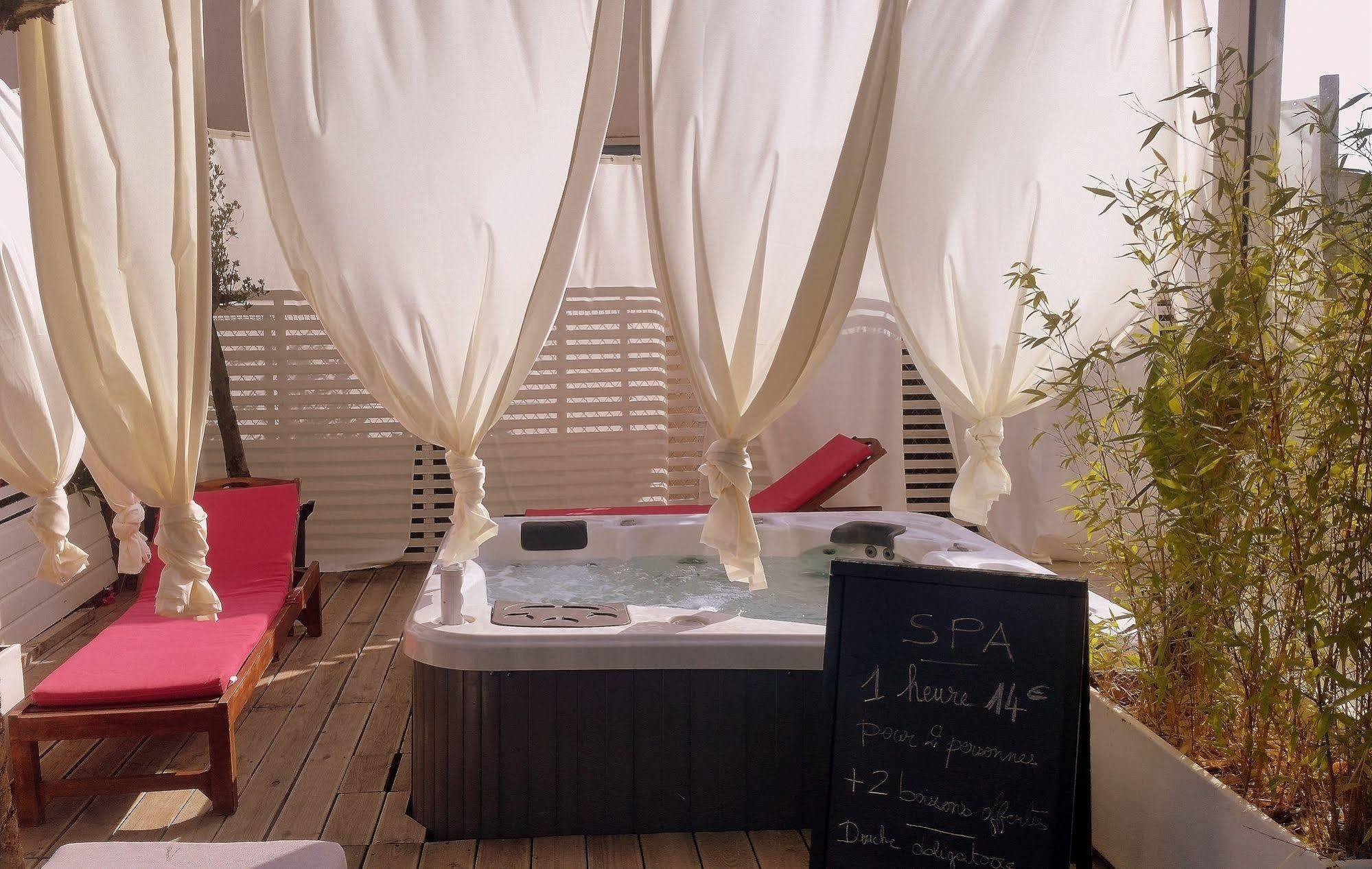 Hotel Sable Et Soleil - Port, Plage Et Jacuzzi Prive Fréjus 외부 사진