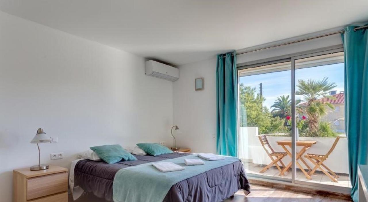 Hotel Sable Et Soleil - Port, Plage Et Jacuzzi Prive Fréjus 객실 사진